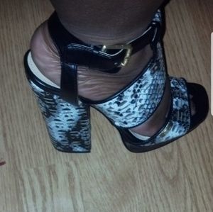 Calvin Klein Vallin Snake sz 6